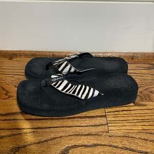 Reef Women's Tigris Black Platform Flip Flop Sandals Zebra Print Straps